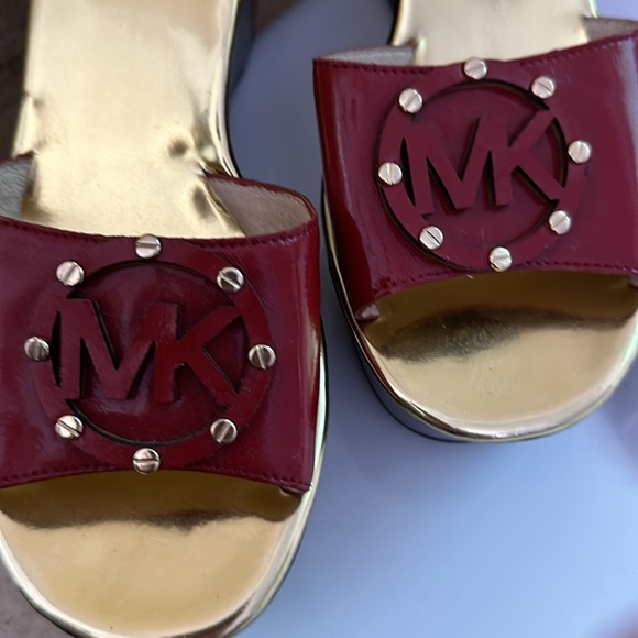 MICHAEL KORS Montgomery Sandal Shiny Vachetta Patent Leather Wedge Size 7M - Picture 3 of 6